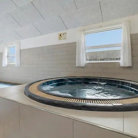 בית נופש In With Sauna *